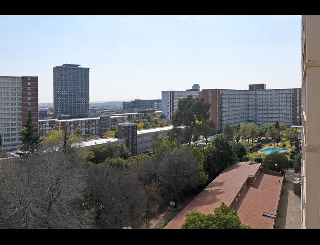 2 BEDROOM APARTMENT FOR SALE IN BEDFORD GARDENS